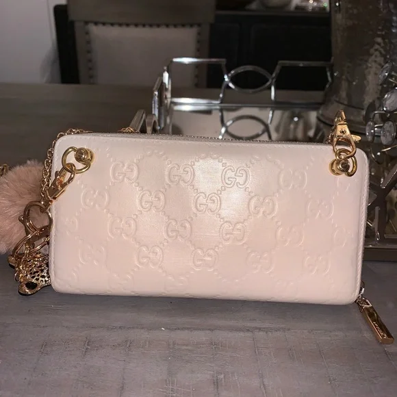 Gucci GG champagne monogram crossbody wallet - Picture 2 of 15